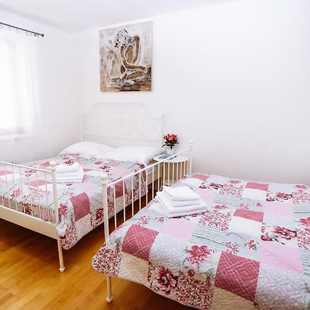 Beautiful Apartment In Central Residence Praag Buitenkant foto
