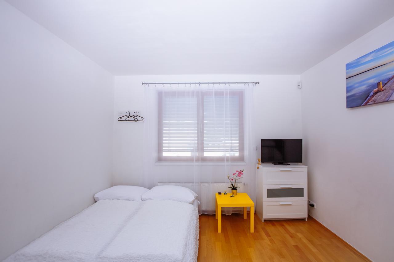 Beautiful Apartment In Central Residence Praag Buitenkant foto