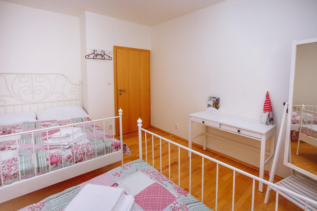 Beautiful Apartment In Central Residence Praag Buitenkant foto